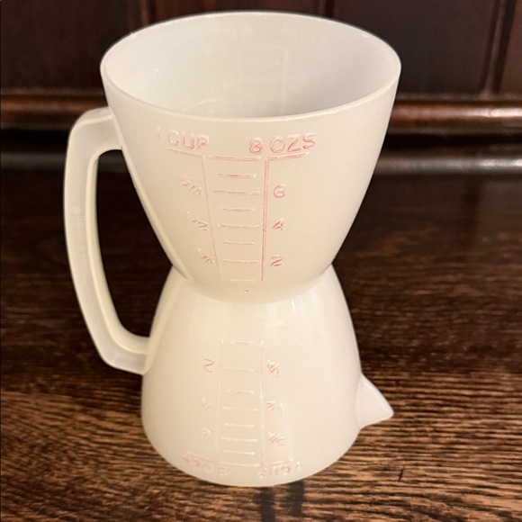 Tupperware Cream Dual-Sided Measuring Cup - Picture 3 of 3